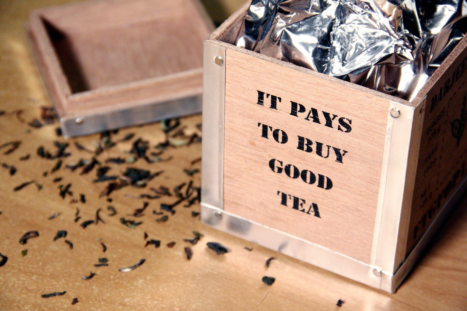 spiced rum tea mix in wooden box